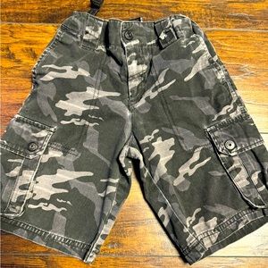 Shaun White Snow Camo Cargo Shorts Youth Size 8 Gray/White/Black